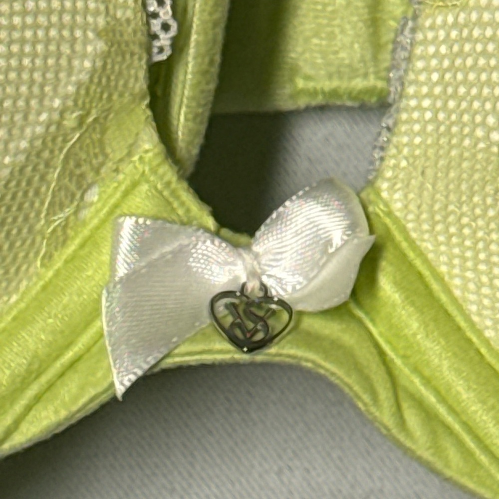 Victoria’s Secret Lace Underwire Bra in Lime - Body by Victoria Push Up Bra - Picture 3 of 5